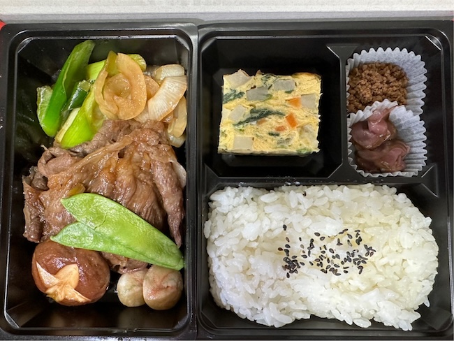 すき焼き弁当の画像